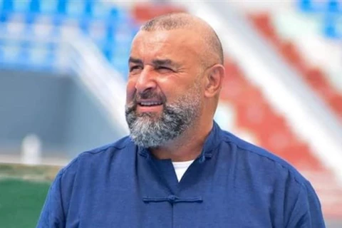 ارتبط اسمه بمودرن سبورت.. تقارير: عبد الحق بن شيخة يقترب من تدريب فريق مغربي  